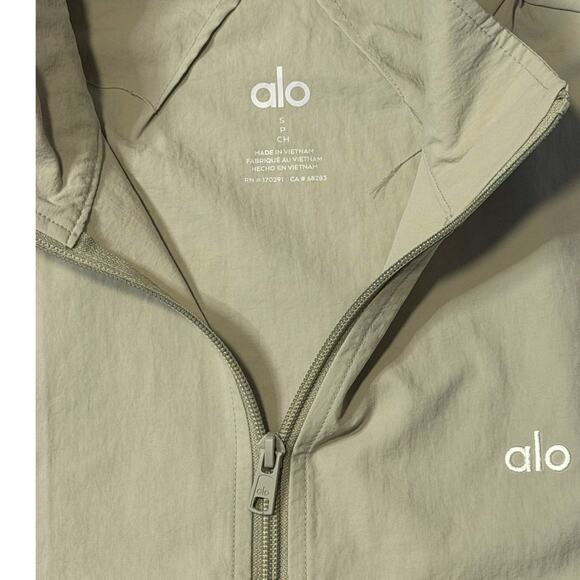 Alo Yoga Light Weight Takeaway Track Pullover Limestone (Green) Size Small NWT - Picture 5 of 7